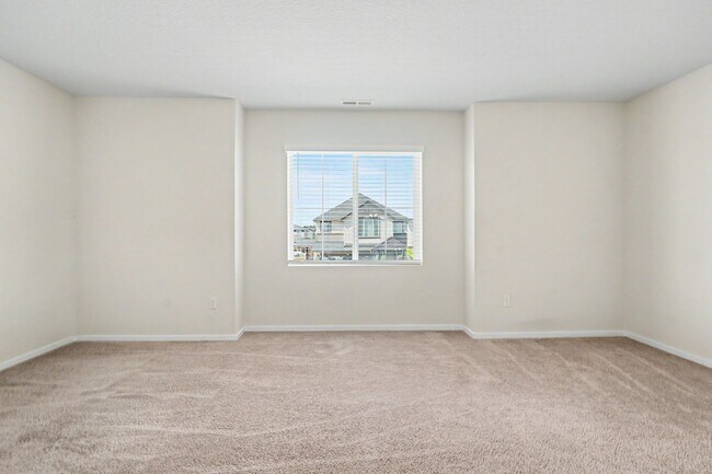 Building Photo - 4 Bed (plus BONUS ROOM), 2.5 Bath Newer Home in NE Salem