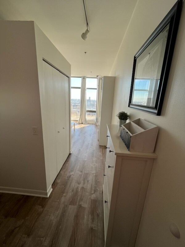 Building Photo - 1550 S Blue Island Ave