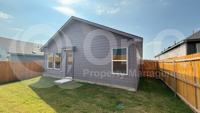 Building Photo - 1001 Raintree Rd