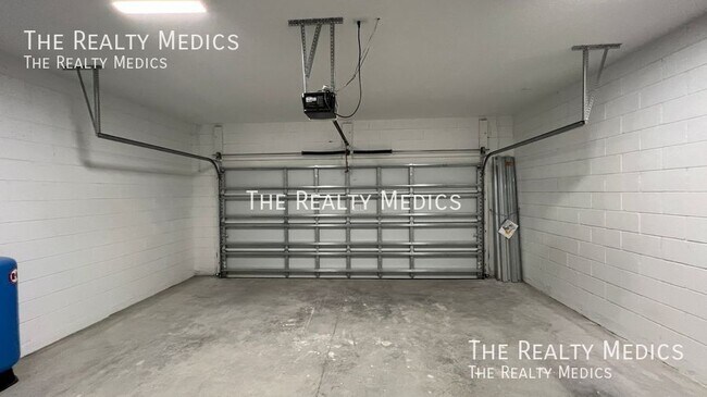 Building Photo - 3290 Halden Ave SE