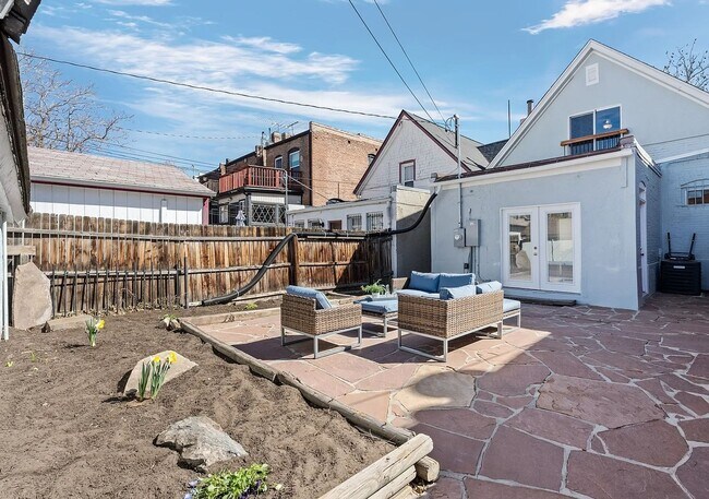 Building Photo - Victorian Gem next to Cheesman Park!