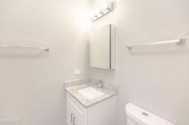 Building Photo - 2 br, 2 bath Townhome - 2907 Ellwood Ave