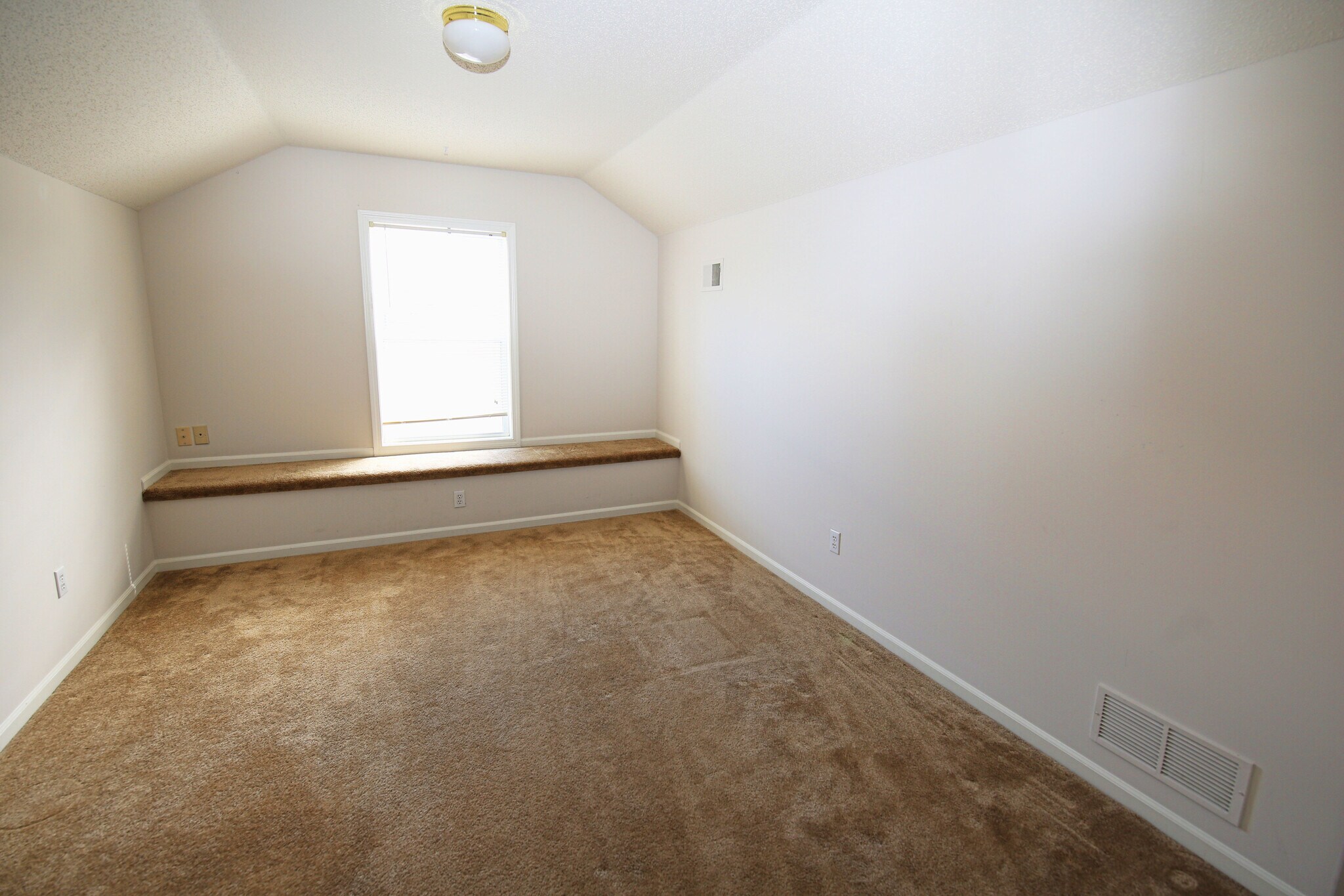 Building Photo - 407 SW Hoke Ln
