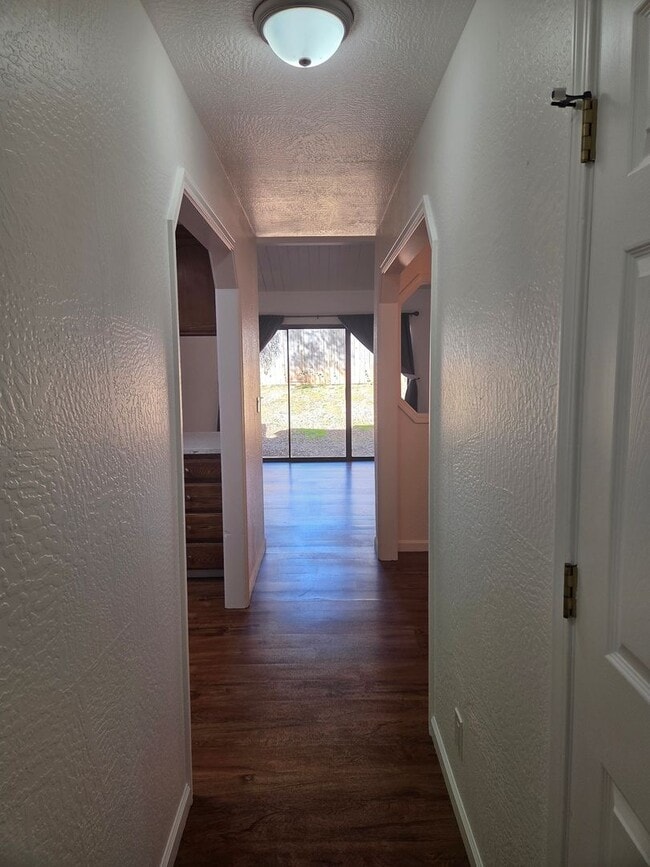 Building Photo - 3-Bedroom Condo Near Columbia Jr. College