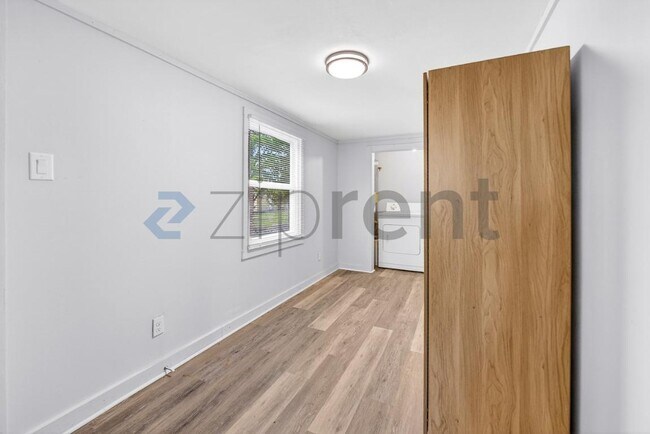 Building Photo - 309 Park St