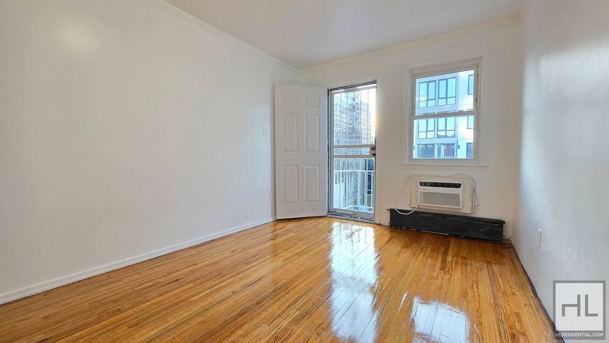 Building Photo - 9 STREET