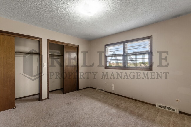 Building Photo - 2241 S White Oak Dr