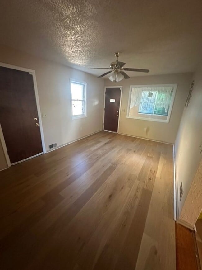 Building Photo - 254 Ernst St