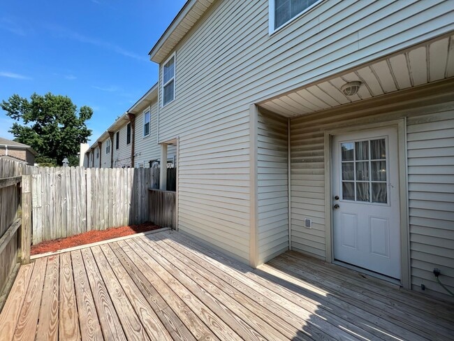 Building Photo - Upgraded Condo at Chic's beach!! Updated K...