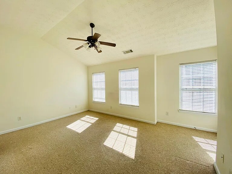 Building Photo - 619 Kenridge Way