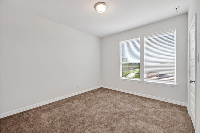 Building Photo - 6602 Albany Forest Ct