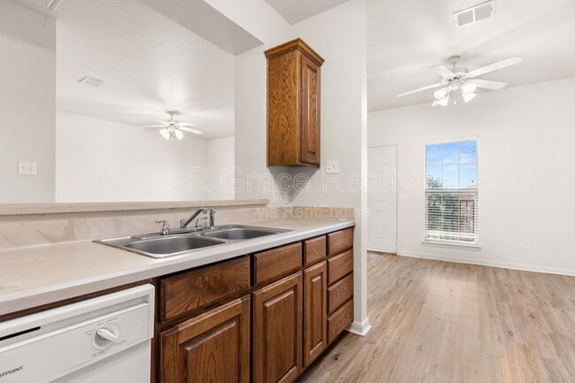 Building Photo - 10015 Amber Cir