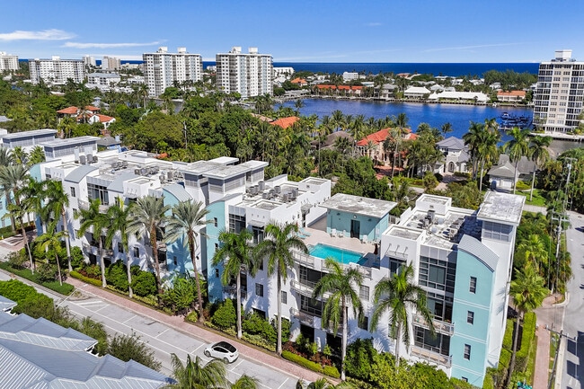 Building Photo - 365 SE 6th Ave