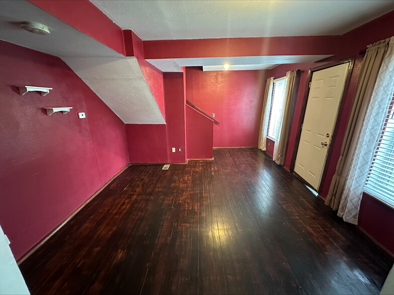 Building Photo - 714 Park Ave