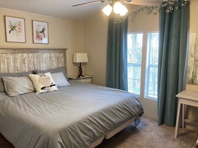 Building Photo - 3239 Pine Needle Dr