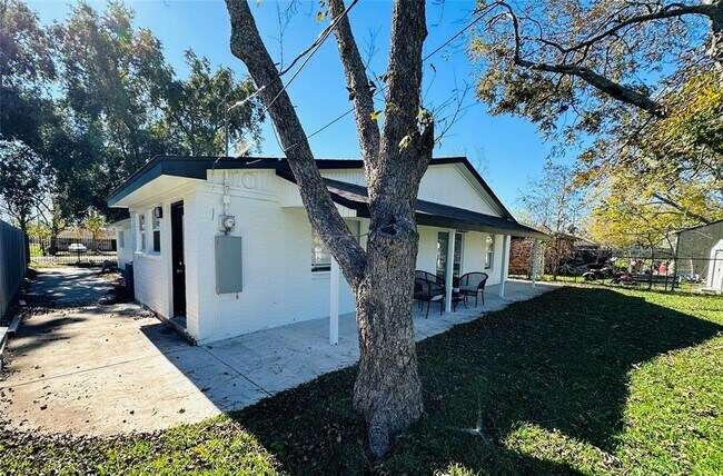 Building Photo - 3605 Barberry Dr