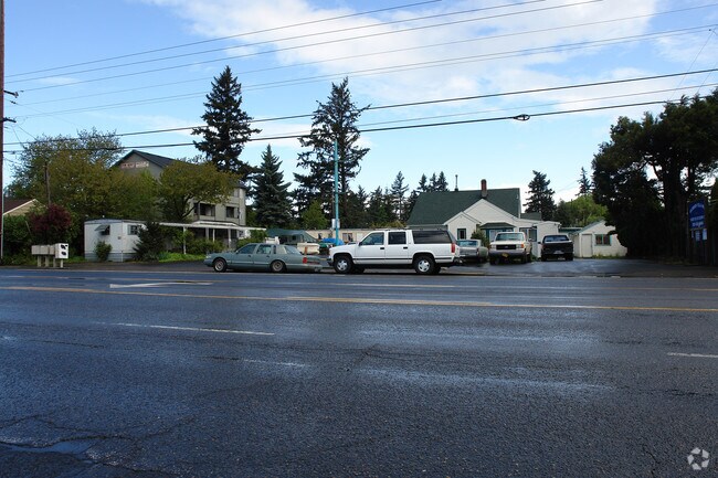 Building Photo - Rainbow Villa Mobile Home Park