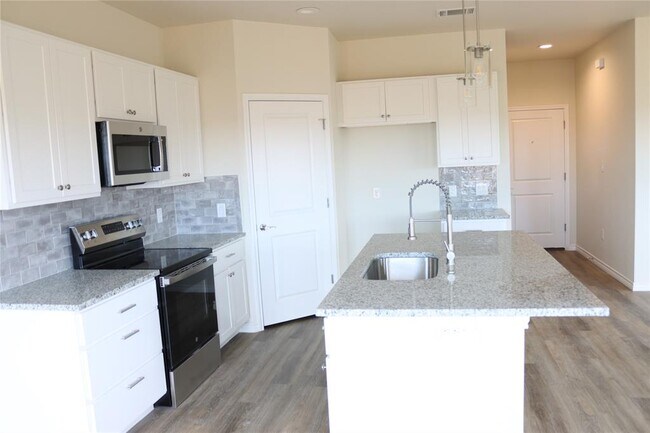 Building Photo - 515 Whirlaway Dr