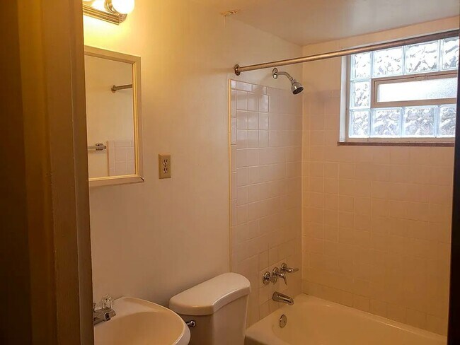 Building Photo - 7598 Boleyn Dr