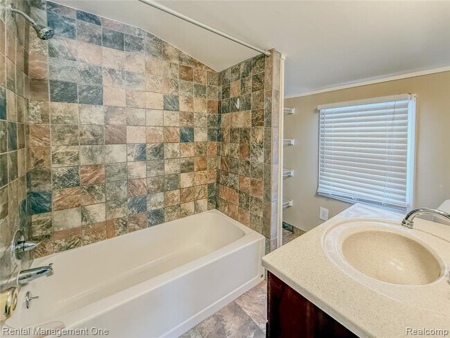 Building Photo - 49 Hovey St