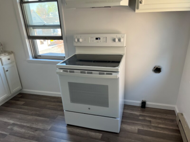 Building Photo - 132 S Apple St