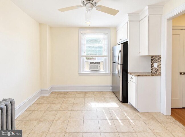 Building Photo - 815 Fayette St