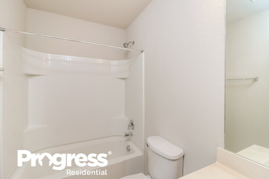 Building Photo - 6232 Topsail Dr
