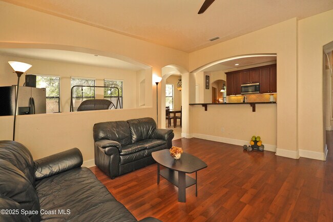 Building Photo - 1185 Talon Way