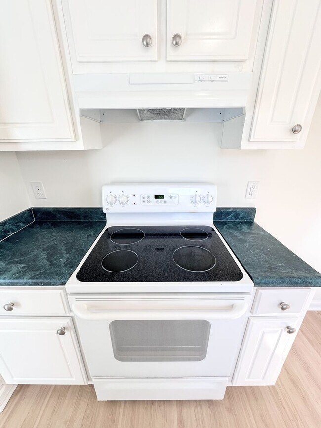 Building Photo - Branching Out in Laurel Oaks