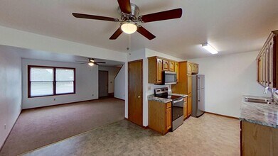 Building Photo - Duplex with two large bedrooms, walk in closet, 1.5 bath, full basement, lawn and snow removal in...
