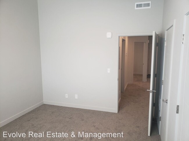 Building Photo - 2 br, 1 bath House - 1141 E 1320 S Bld D 304