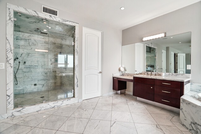 Extra Large shower in main bath - 841 N Crescent Heights Blvd