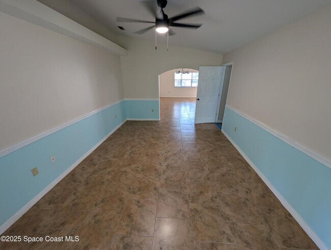 Building Photo - Large Rental Home with Inlaw quarters