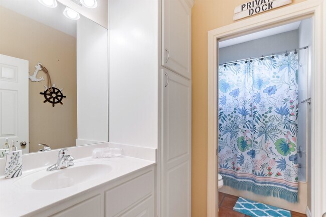 Building Photo - 327 Elm Lodge Dr