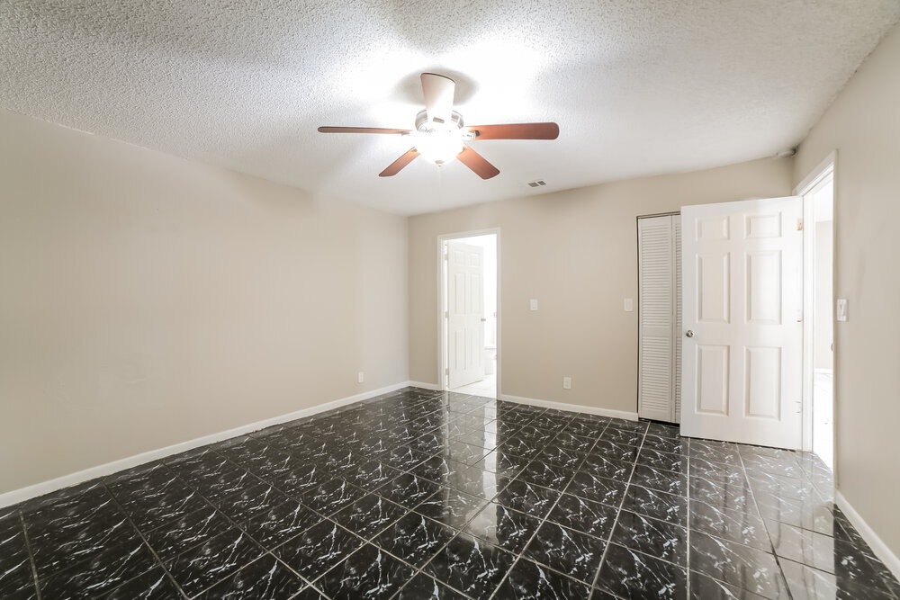 Building Photo - 5901 Lincoln Cir W