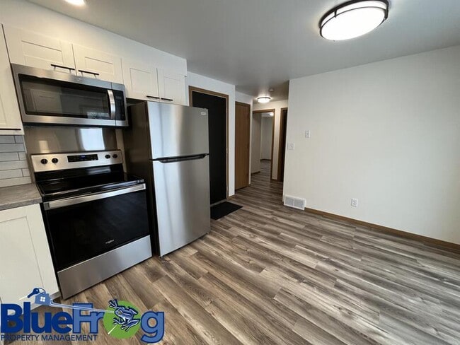 Building Photo - 646 Woodlawn Dr