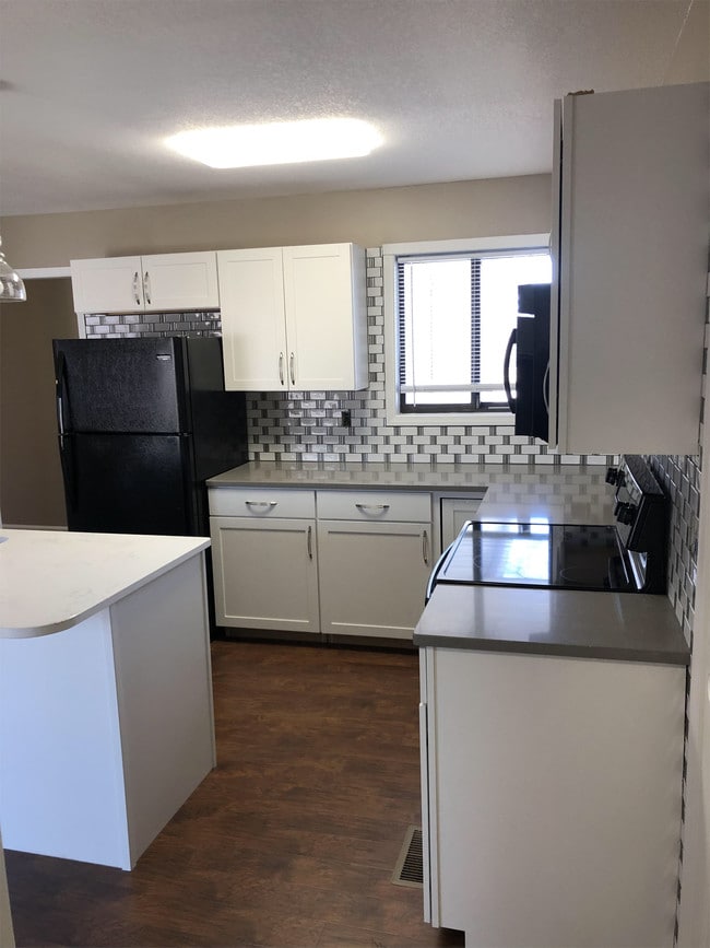 Building Photo - 1256 N Country Acres Ave