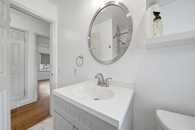 Building Photo - Updated 3 Bed, 1 Bath Home for Lease in Prime Midtown Location!