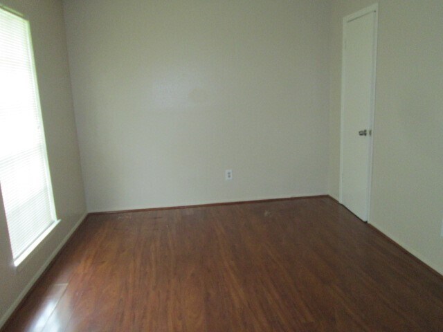 Building Photo - 811 Whispering Pine Dr