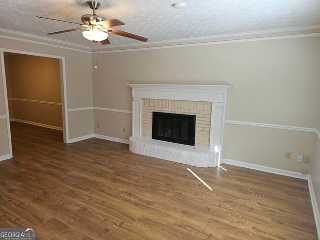 Building Photo - 102 Sauterne Way