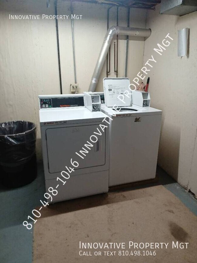 Building Photo - 6009 Holiday Gardens Dr