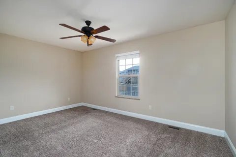 Building Photo - 4662 Oneida Dr