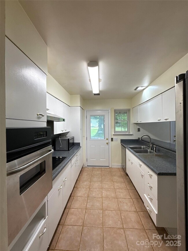 Building Photo - 118 Manning Dr