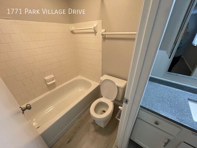 Building Photo - 1771 Park Village Dr