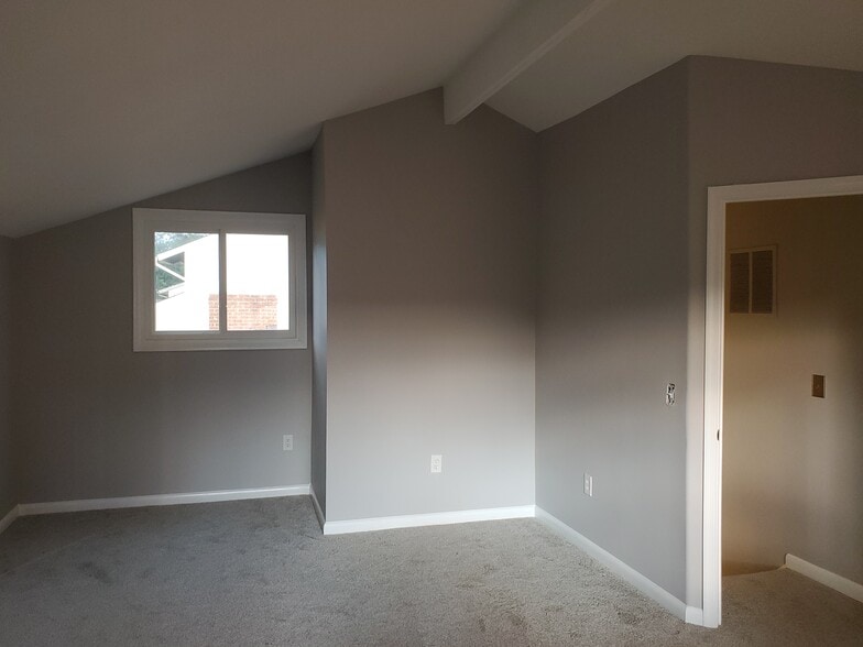 Upstairs Primary Bedroom - 417 Sugarland Run Dr