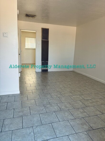 Building Photo - 3312 Wellesley Ct NE