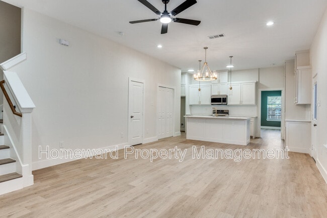 Building Photo - 827 Stamps Ave