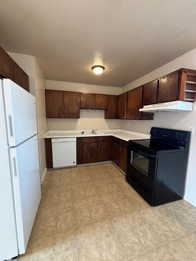 Building Photo - 3 Bedroom, 1 Bathroom Near Fort Carson - A...