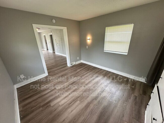 Building Photo - 7113 N Highland Ave