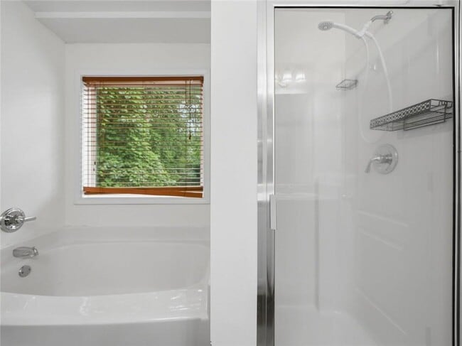 Building Photo - 166 Cove Hill